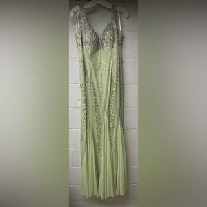 Elegant Maxi Silhouette Light Green Shimmering Event Dress